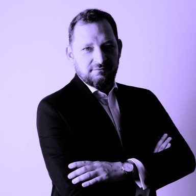 Dyrektor Sprzedaży BETA ETF. Doświadczony manager, obecny na rynku usług finansowych od 2001 doświadczenie zdobywał w segmencie Private Banking. Specjalista od transakcji na rynku walutowym i kapitałowym. Związany z rynkiem ubezpieczeń na stanowisku Dyrektora Sprzedaży w firmach ubezpieczeniowych. Rozwijał zewnętrzne kanały dystrybucji w Towarzystwie Funduszy Inwestycyjnych oraz Domu Maklerskim. Od 2008 współpracuje z sieciami sprzedaży na rynku finansowym, gdzie wspiera je w codziennej pracy.